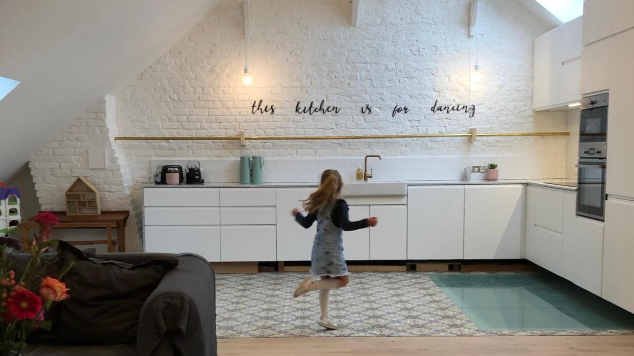 Lichtrijke Loft Bij Restaurant Den Olifant Apartman Ypres Kültér fotó